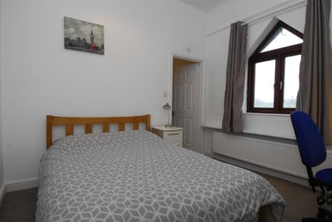 5 bed house, 2 Caprera Place, North Hill, Plymouth, PL46AG - Image 1